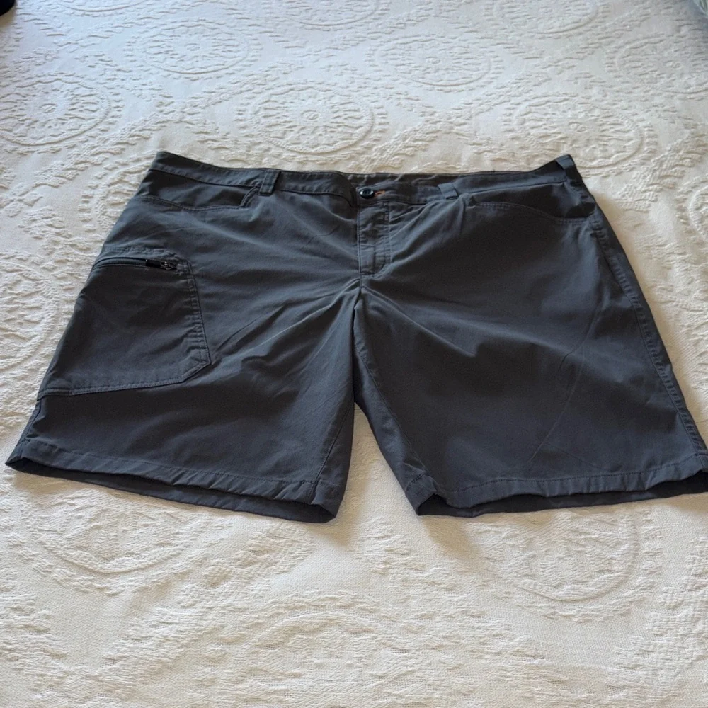 Eddie Bauer Gently Loved Men's Gray Shorts 42